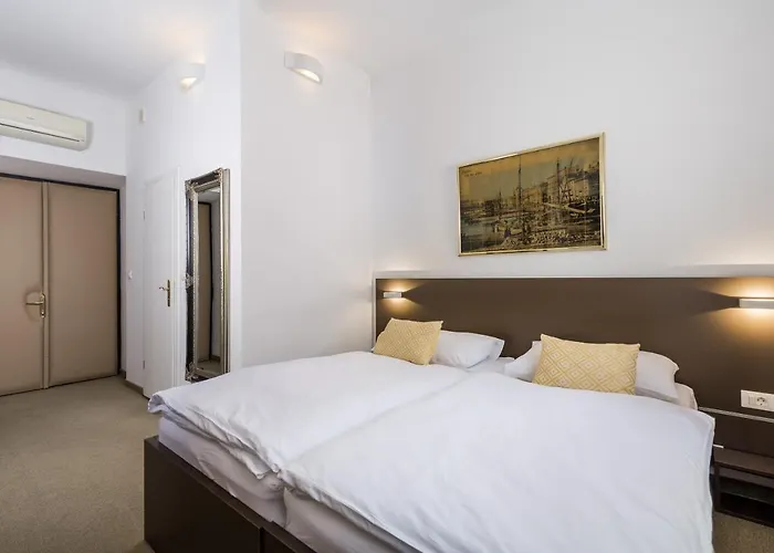 Old Market & Pensjonat 3*