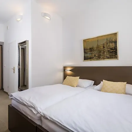 Old Market & Guest house *