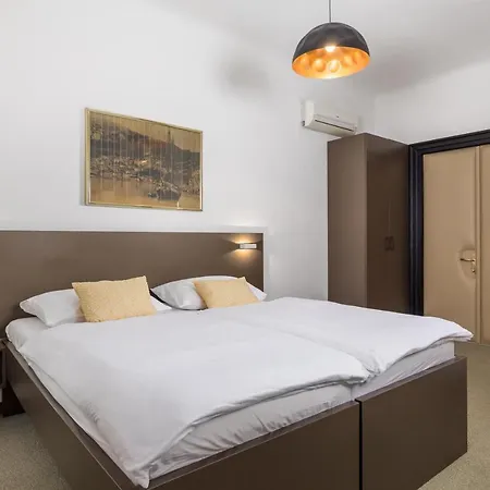 Guest house Old Market & *